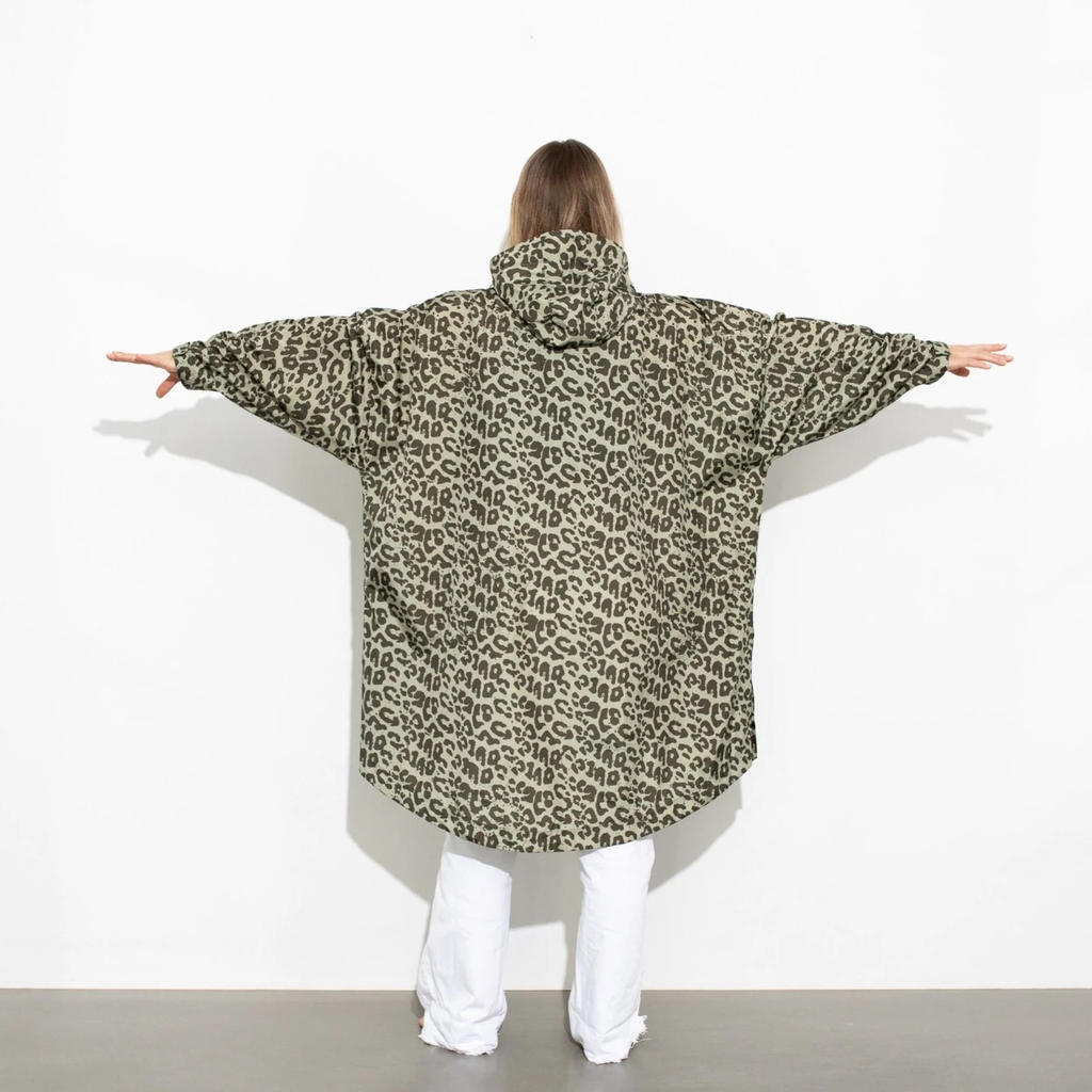 Regenmantel in Leo Splashes Olive/Pale Olive